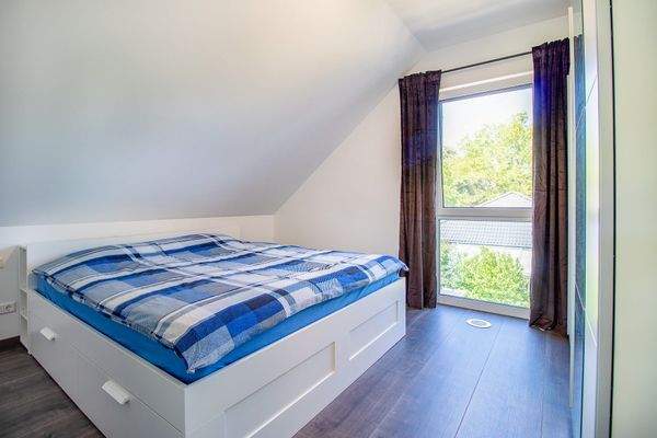 Zimmer 3 mit Ankleide im DG