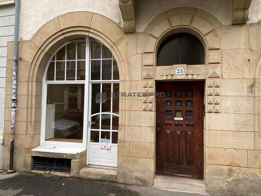 Eingang mit Schaufenster