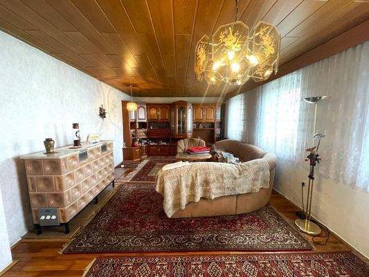 Wohnzimmer mit Nachtspeicherofen