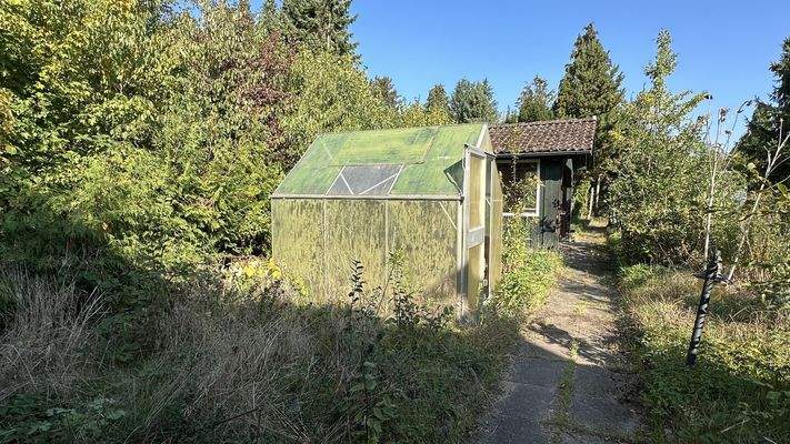 Wege durch den mittleren Gartenbereich