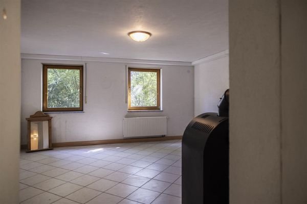 großer Raum im KG