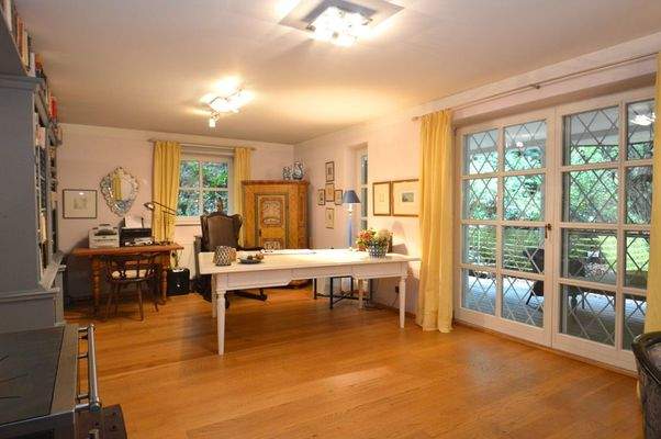 Bibleothek-Büro UG mit Blick zur Terrasse