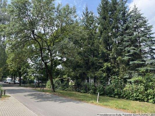 Blick in die zweite Anliegerstraße - rechts befindet sich das Grundstück
