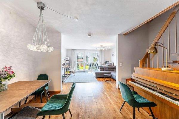 Geräumiges Wohnzimmer