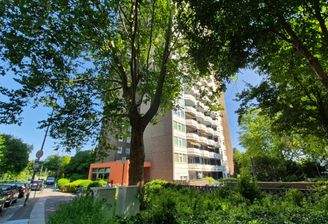 Ruhig, zentrumsnah und direkt am Vorgebirgspark...