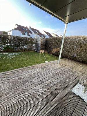 Sonnige Terrasse zur Westseite