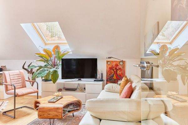 Geräumiges Arbeitszimmer