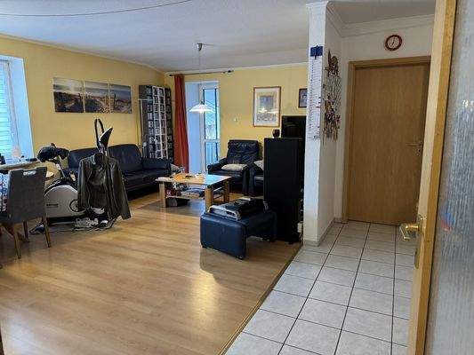 Wohn- und Esszimmer (1).JPG