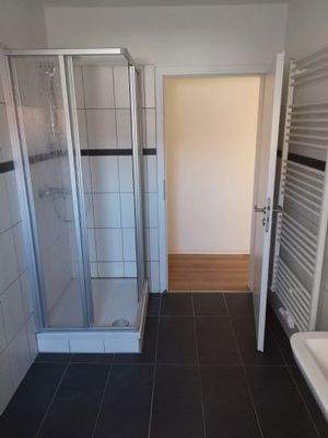 Bad mit Wanne und Dusche II