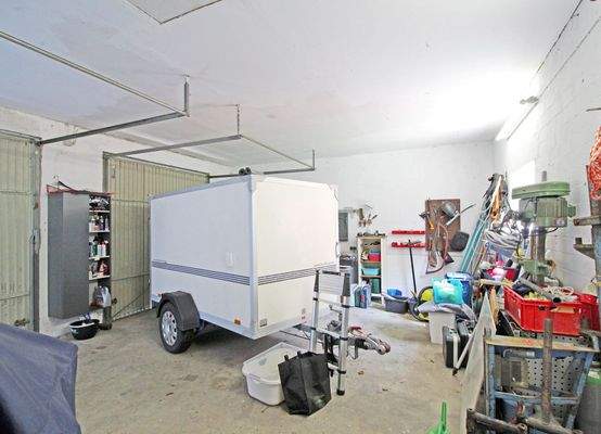 Doppelgarage mit Werkstatt