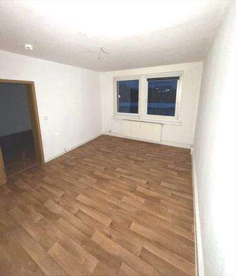 Helles Wohnzimmer mit Parkett