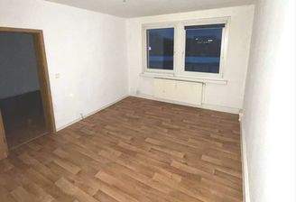 Helles Wohnzimmer mit Parkett