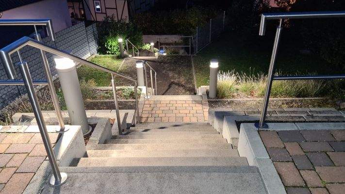 mit attraktiver Beleuchtung