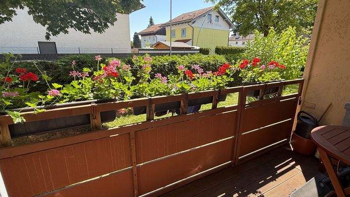 Süd - Ostbalkon mit Zugang zum Gemeinschaftsgarten