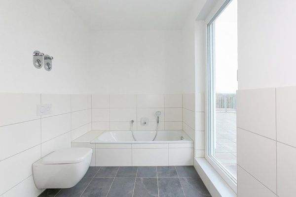 Badezimmer mit Fenster