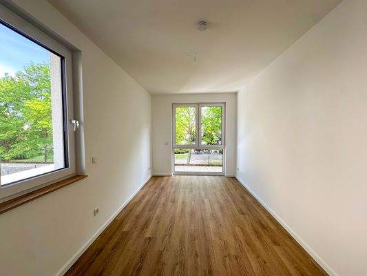 Lichtdurchflutetes Zimmer