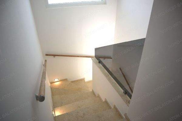 Treppe mit Beleuchtung