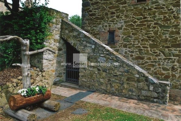 Siena-Castelnuovo-Berardegna-San-Gusme-zu-verkaufen-Brunnen-Haus