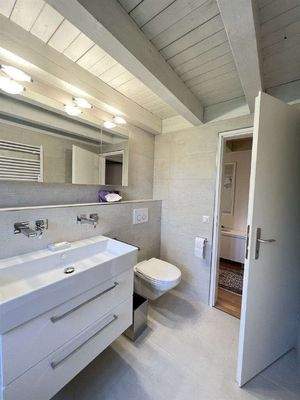 modernisiertes Badezimmer m...