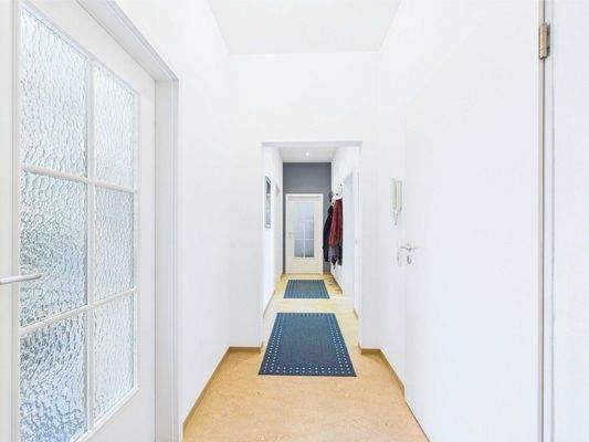 Zentrale Eigentumswohnung in Schwalbach-Elm - Diele