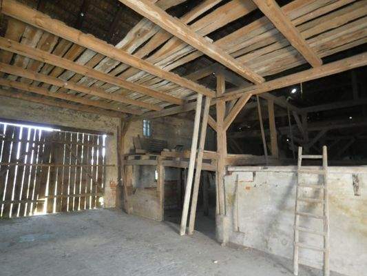 13-Scheune innen.JPG