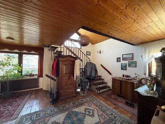 Diele EG mit Aufgang in DG