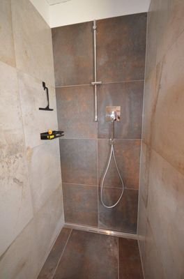 Walk-In Dusche Gästebad.jpg