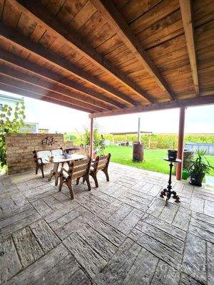 Terrasse m. Blick Außenküche