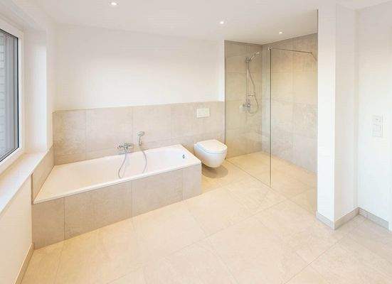 Bad, baugleiches Haus