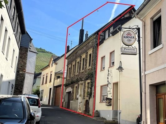 Winzerhaus mit Gewölbekeller in Zeltingen-Rachtig