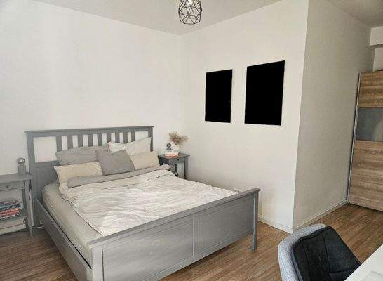 Schlafzimmer mit Doppelbett