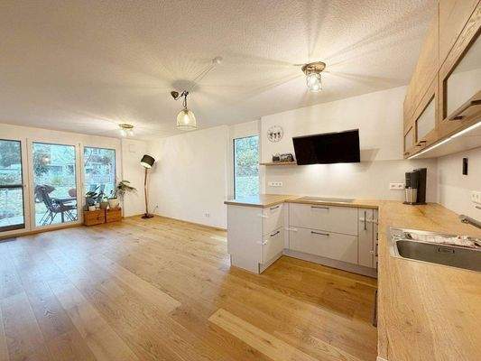 Wohnzimmer mit offener Küche
