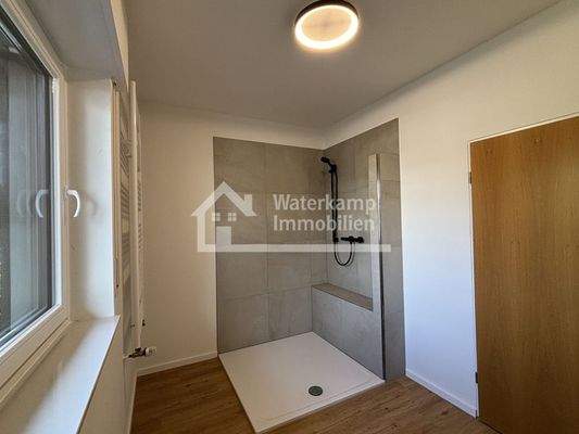 07 Bad (I2): Mit barrierefreier Dusche