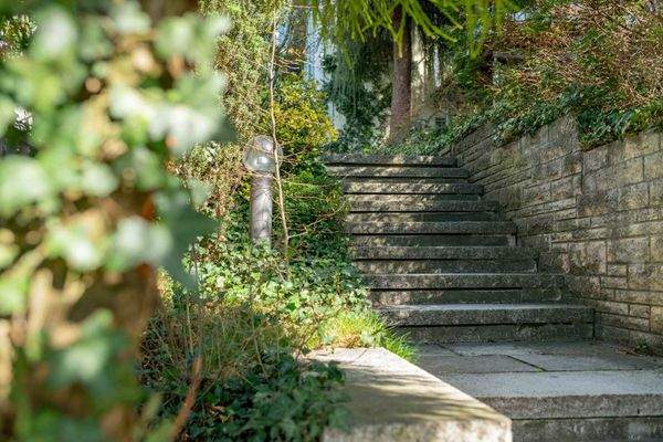 Treppe zum Anwesen