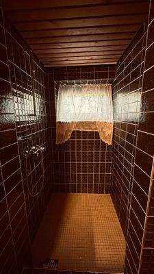UG Sauna Dusche.jpeg