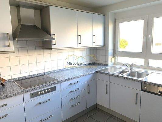 Einbauküche (enthalten)