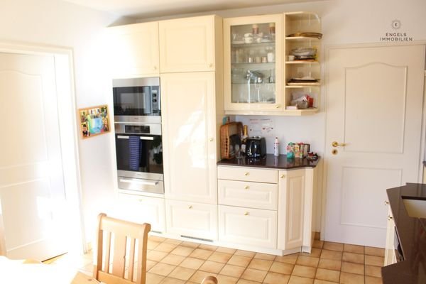 Küchenteil mit Durchgang zum Esszimmer