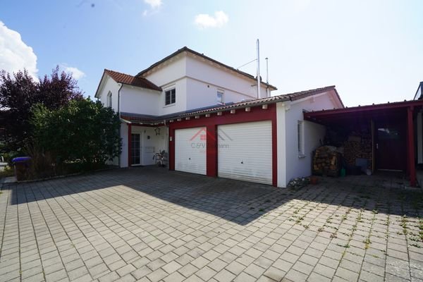 Ansicht Carport und Garage