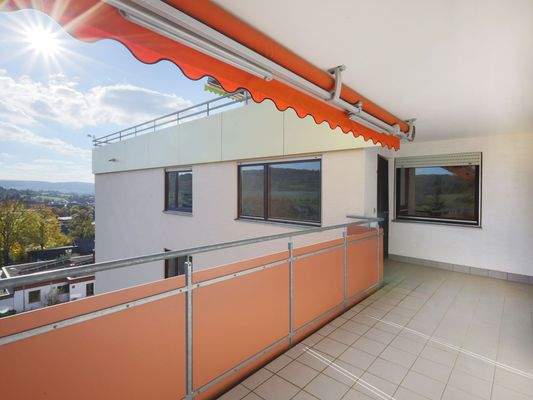 Schöner, überdachter Balkon