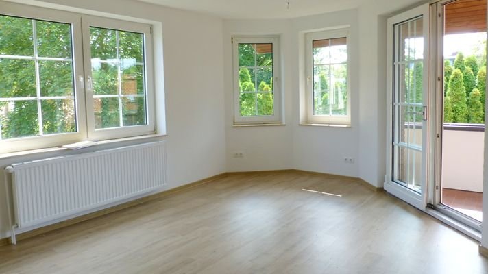 Wohnzimmer mit Zugang zur Loggia