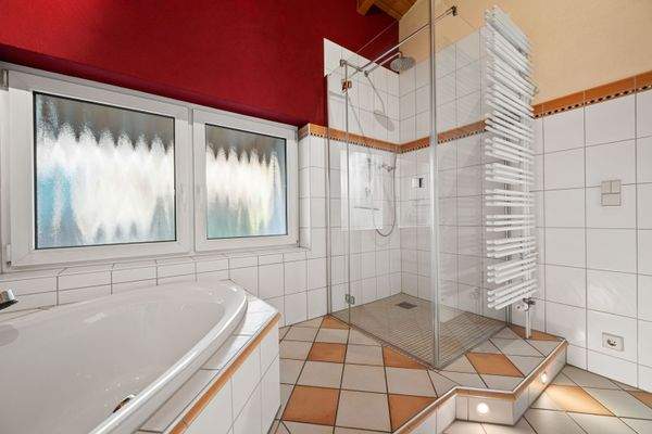 1. DG | Badezimmer mit Dusche