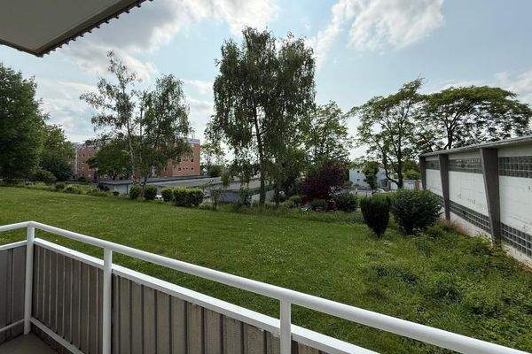 Balkon mit Ausblick ins Grüne