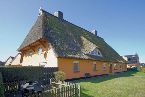 Südostansicht mit Terrasse