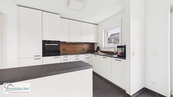 Küche mit Einbauküche