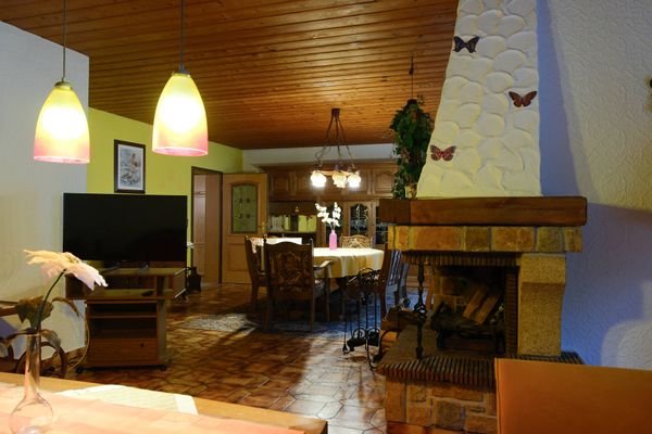 Blick vom Wohnzimmer ins Esszimmer im OG