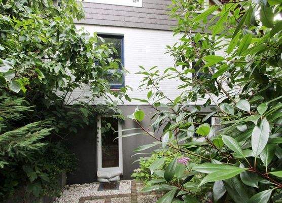 Terrasse Souterrain mit Zugang zum Keller