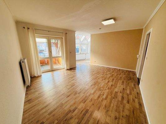 11 Wohnzimmer mit Loggia