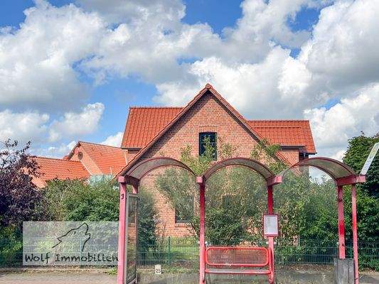 Bushaltestelle an den Garagen