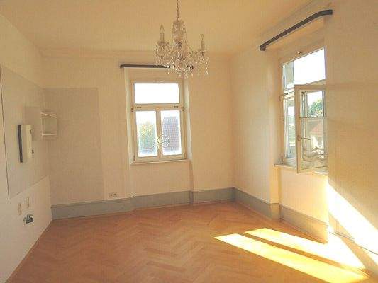 OG Wohnung links Zimmer hinter der Küche Anschluss Wasser für Küche