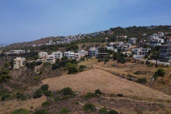 Kreta, Chania: Außergewöhnliches Grundstück mit Blick auf die Stadt und das Meer im Stadtteil Halepa zu verkaufen